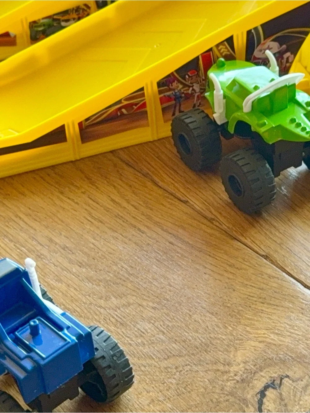 EUC: Fisher-Price Nickelodeon Blaze & the Monster Machines Mud Pit Race Track